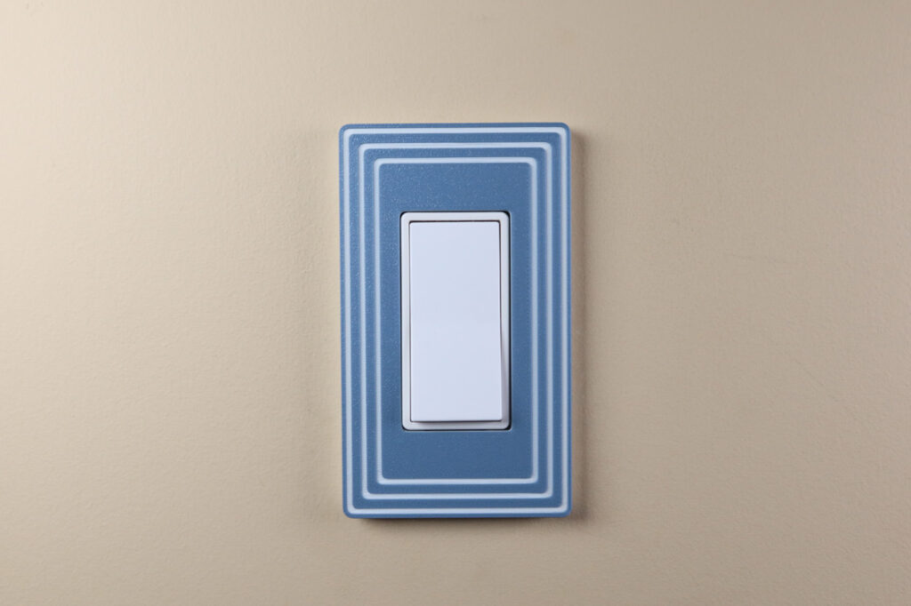 Lines - Electrical Cover Plate – Screwless Design for Outlets & Light Switches
