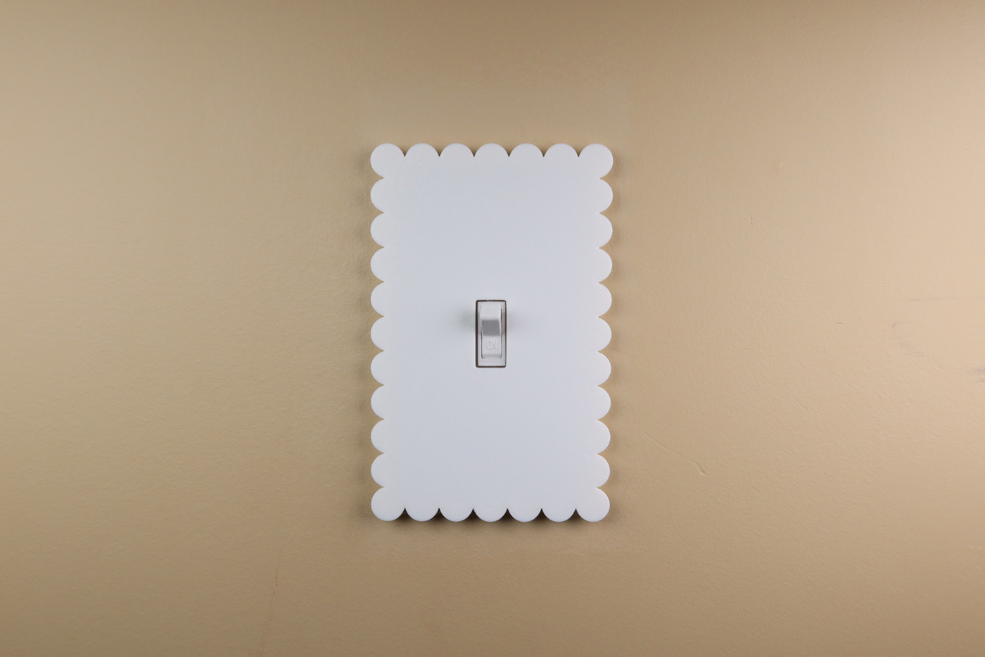 switch-1-roung-pattern-around-white